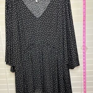 Dear Scarlett blouse
Size 3X
Black polka dot